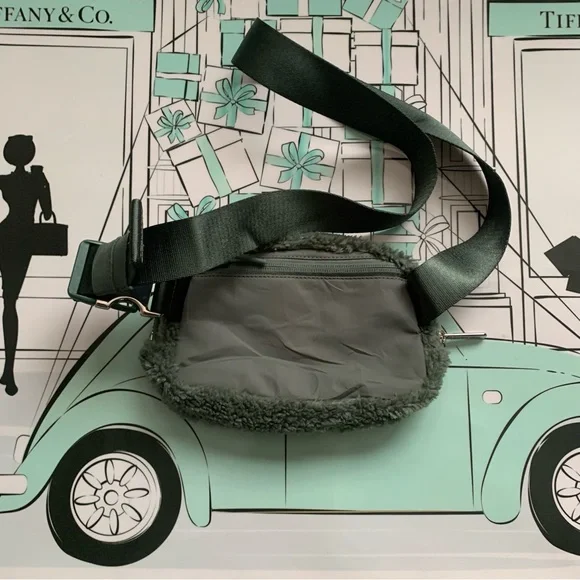 Lululemon Sage Green Sherpa Everywhere Belt Bag - Picture 5 of 7